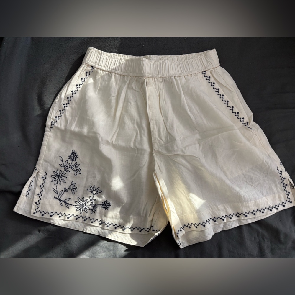 Madewell Cream Shorts with Navy Embroidery